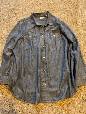 Levi's Boyfriend Fit Chambray Shirt in Gray-Blue